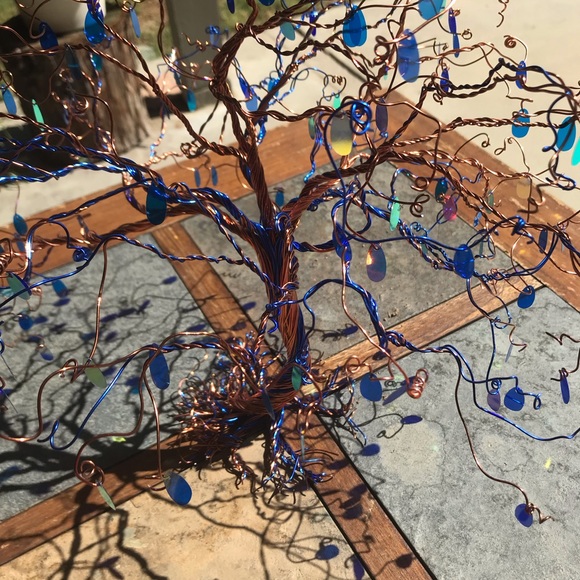Beautiful blue breezy wire tree (25%=$44) lowest price ever (excluding coupons) - Picture 5 of 7